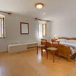 House Meri Miholascica